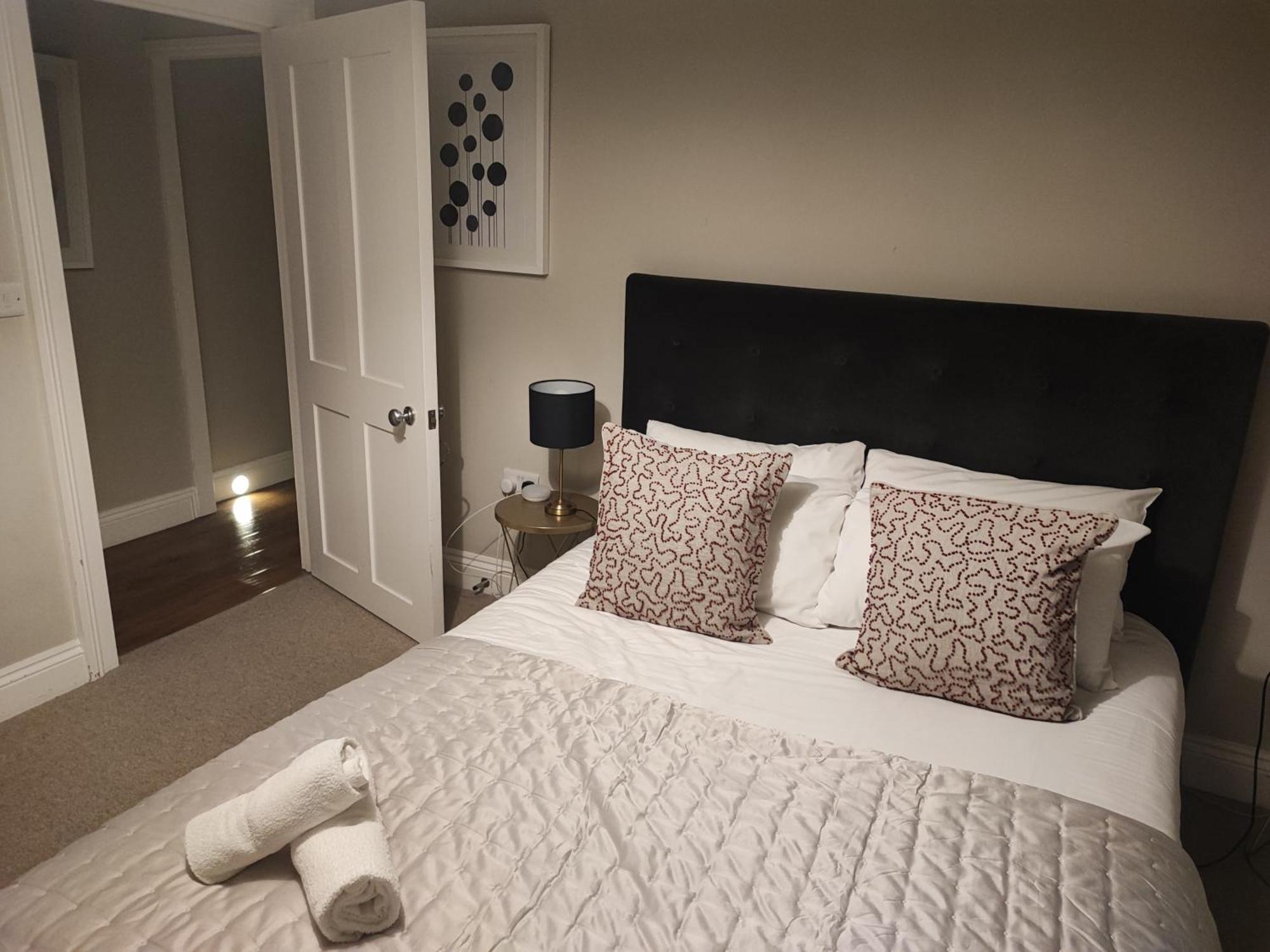 Stunning & Spacious Centre Flat Apartment