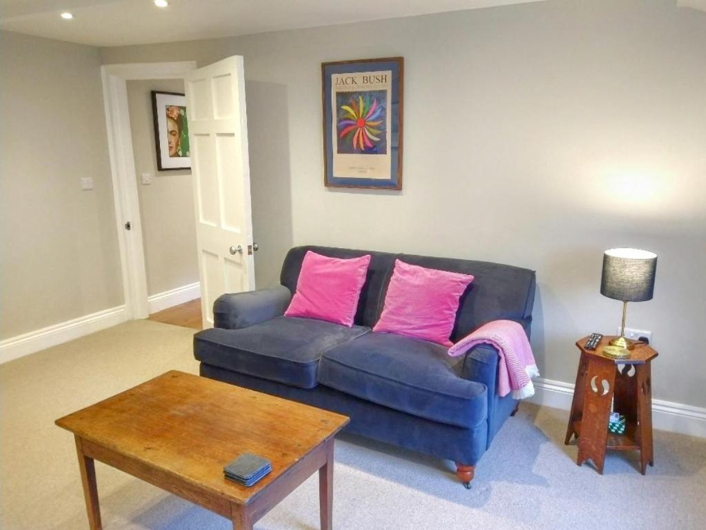 Stunning & Spacious Centre Flat Apartment *
