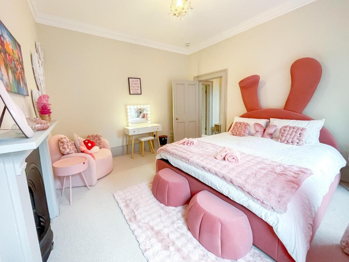 Holiday home 3-bed Gem With Abbey Views