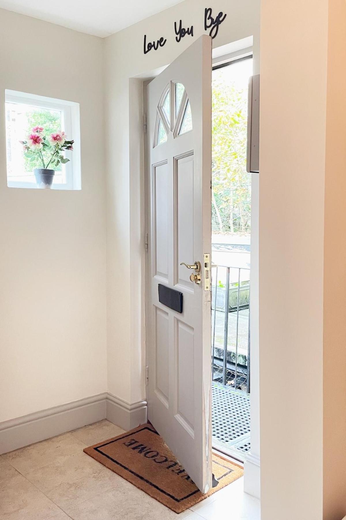 3-bed Gem With Abbey Views Holiday home *