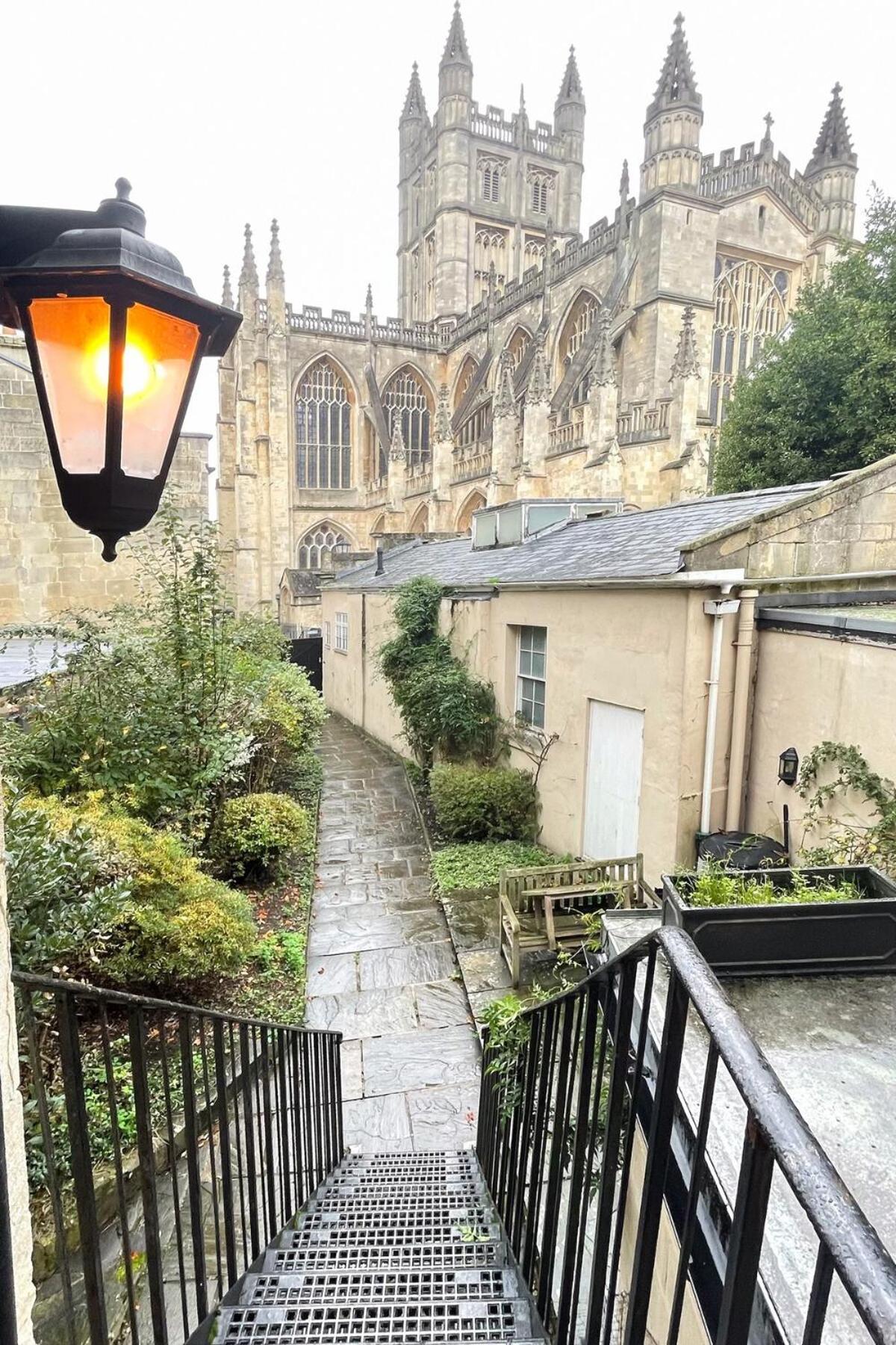 3-bed Gem With Abbey Views