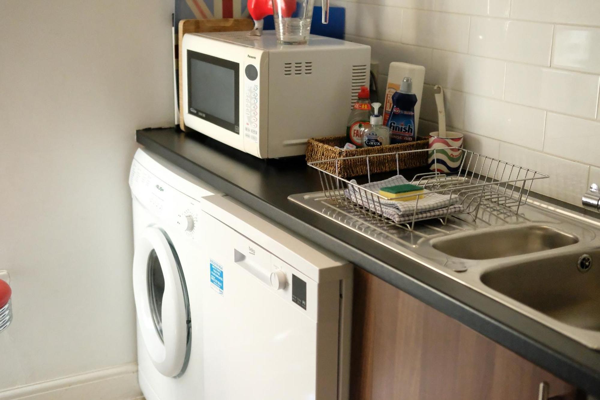 Spacious Centre Bath