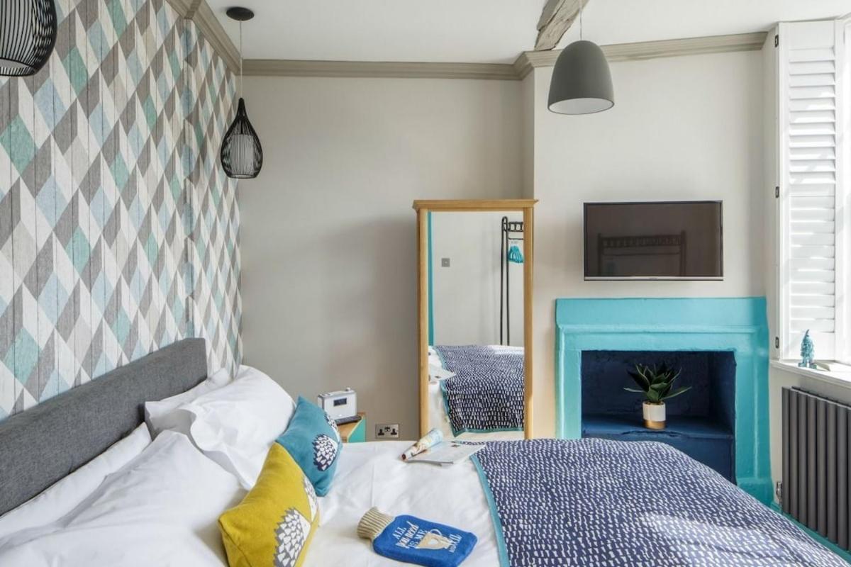 Dream - Beau Street Apartment Bath