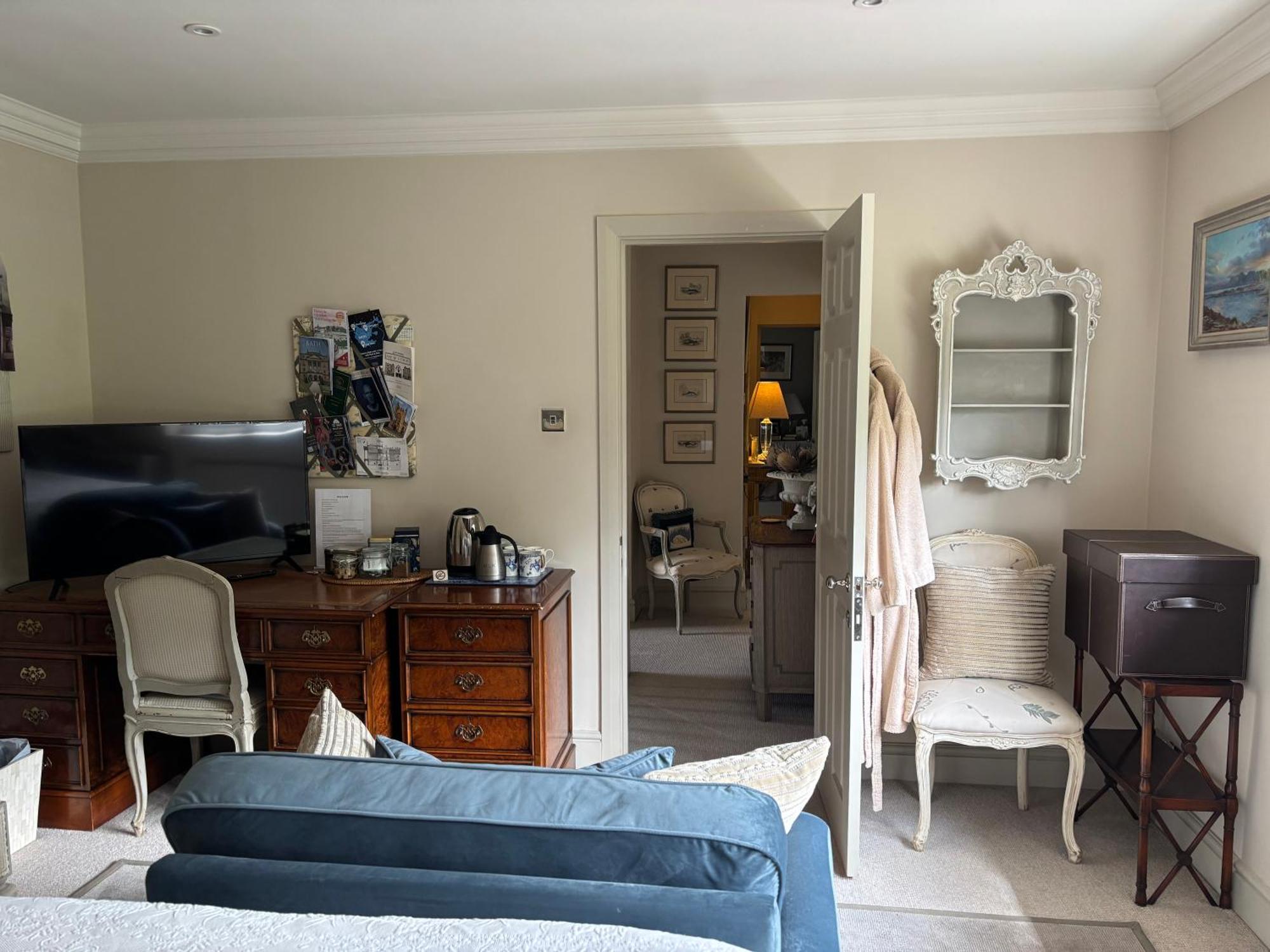 6 Northfields Close Family Household Bed & Breakfast
