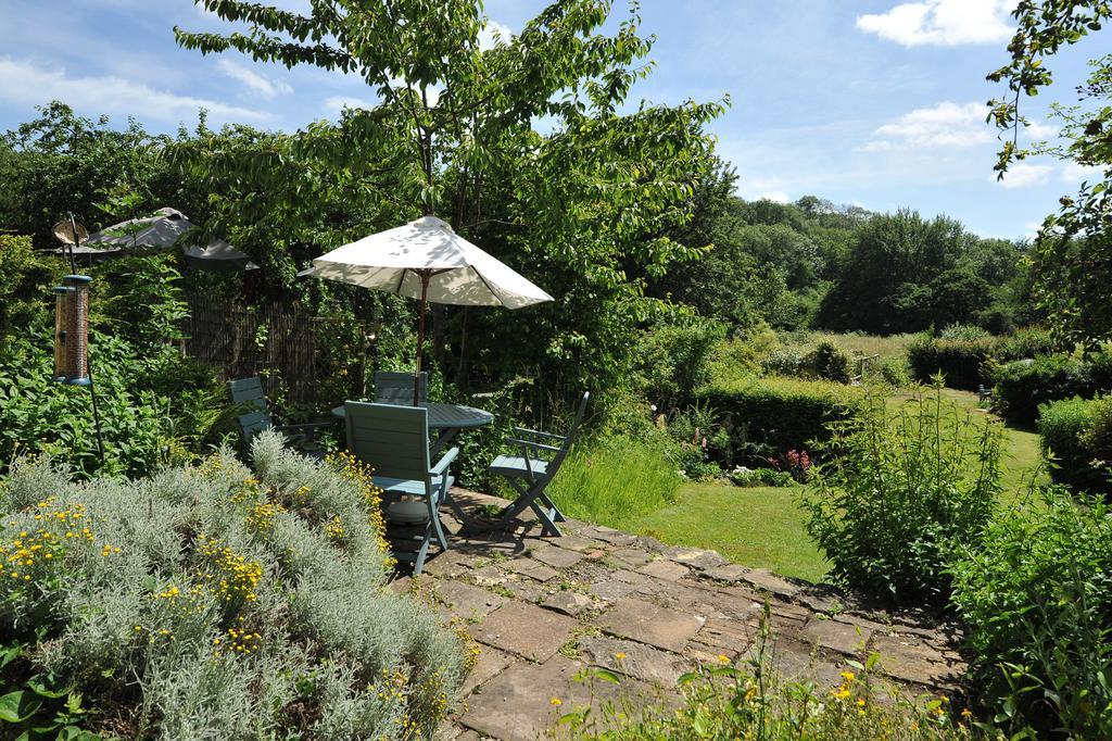Brooks' View - Romantic Escape With Picturesque Riverside Gardens In *