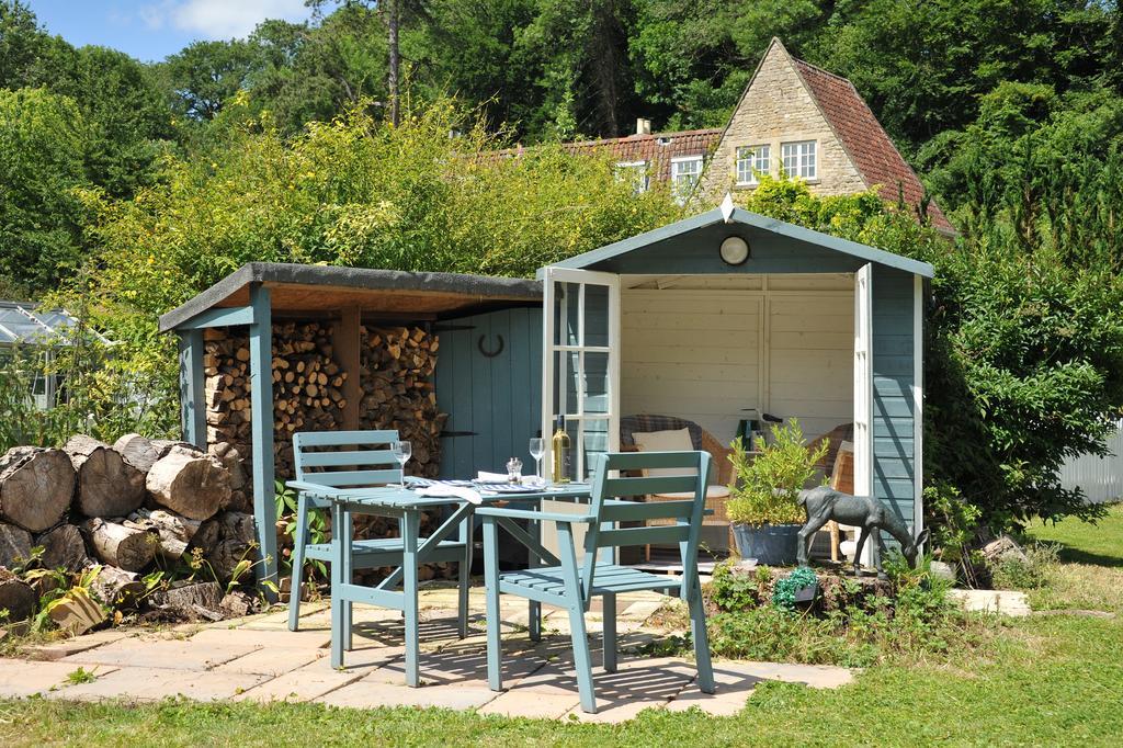 Holiday home Brooks' View - Romantic Escape With Picturesque Riverside Gardens In Bath