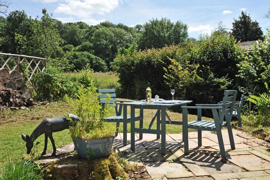 Brooks' View - Romantic Escape With Picturesque Riverside Gardens In Holiday home