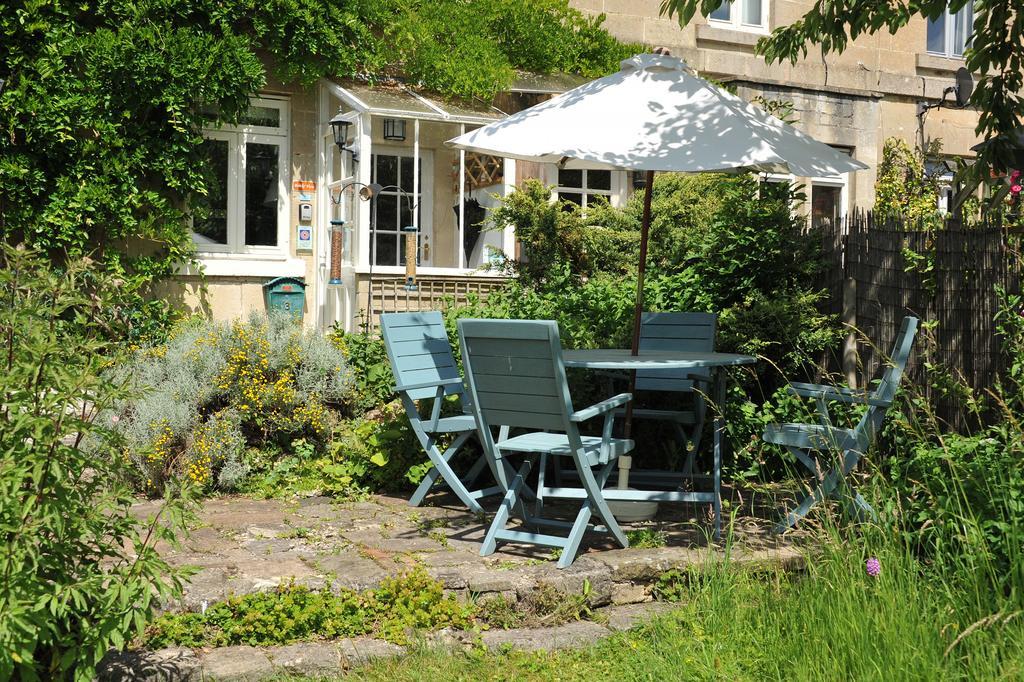 Holiday home Brooks' View - Romantic Escape With Picturesque Riverside Gardens In Bath