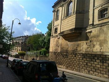 London Street Apartment