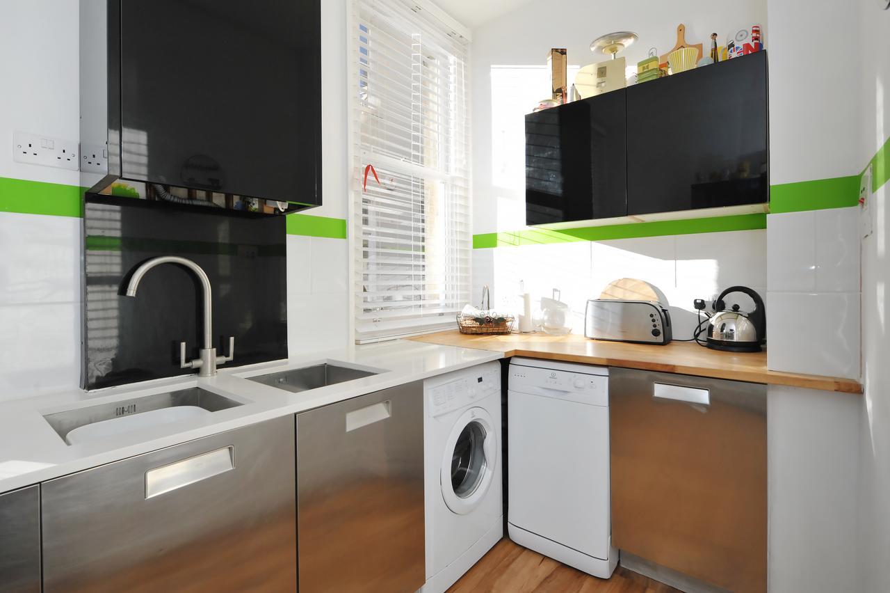 London Street Apartment