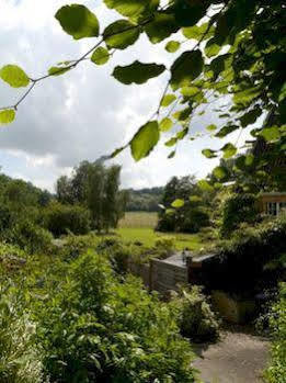 Brooks' View - Romantic Escape With Picturesque Riverside Gardens In *
