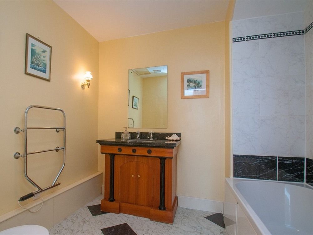 95 Sydney Place 4* Bath