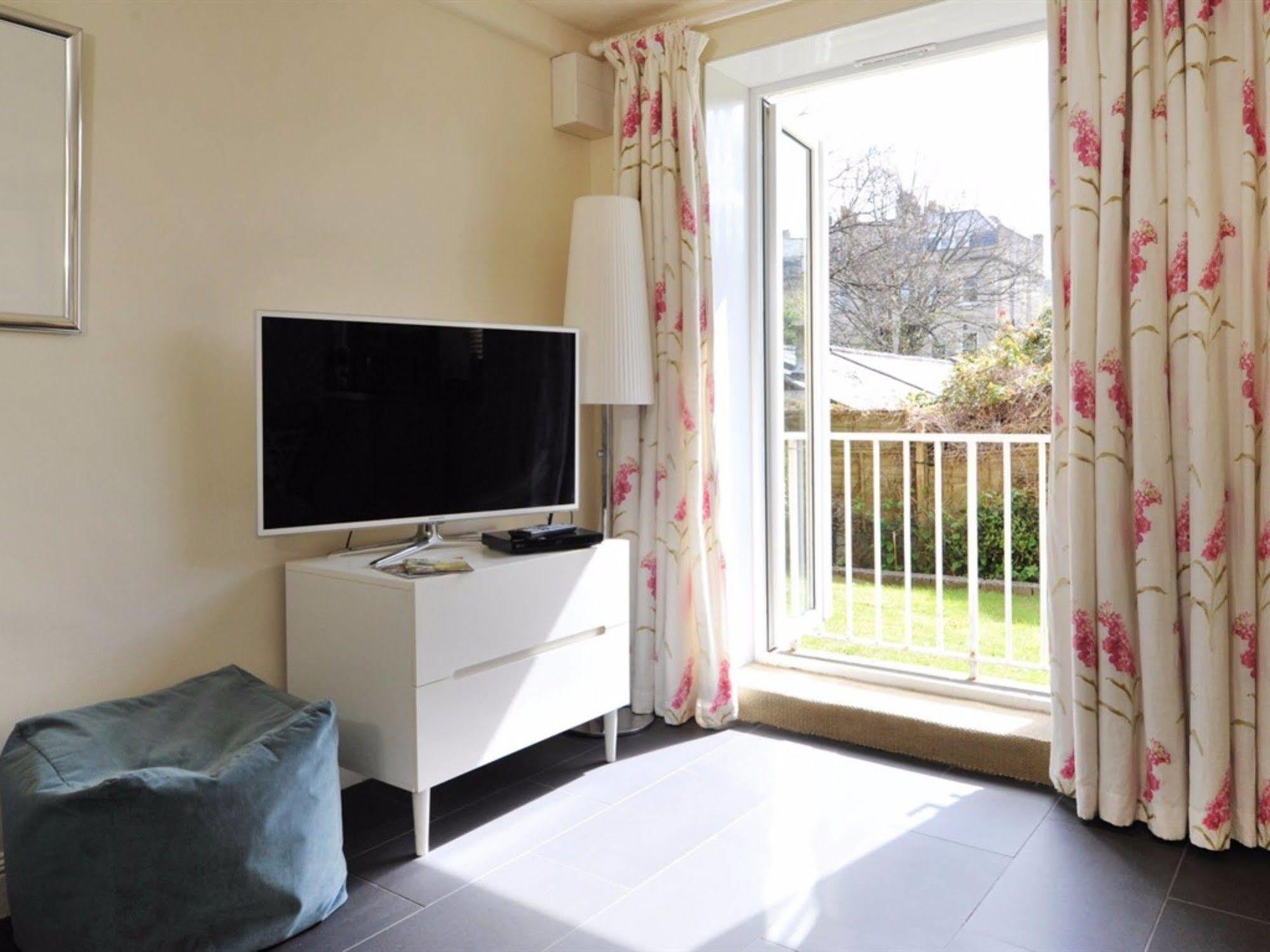 Kensington Court Apartment