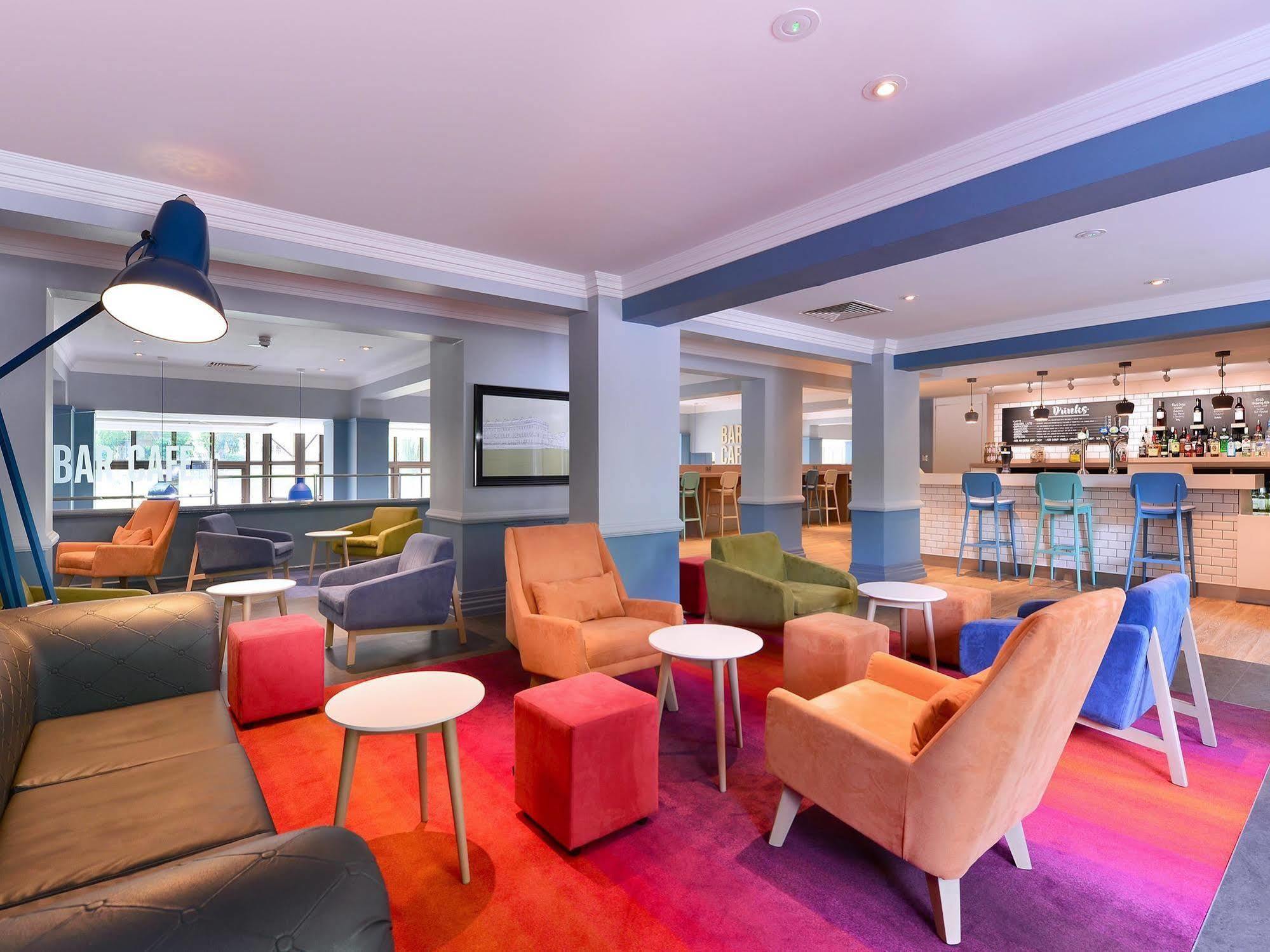 Travelodge Waterside 2* Bath