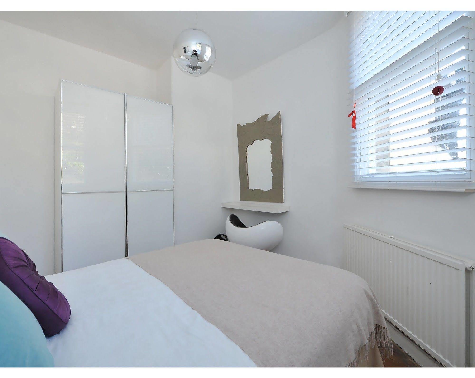 London Street Apartment Bath