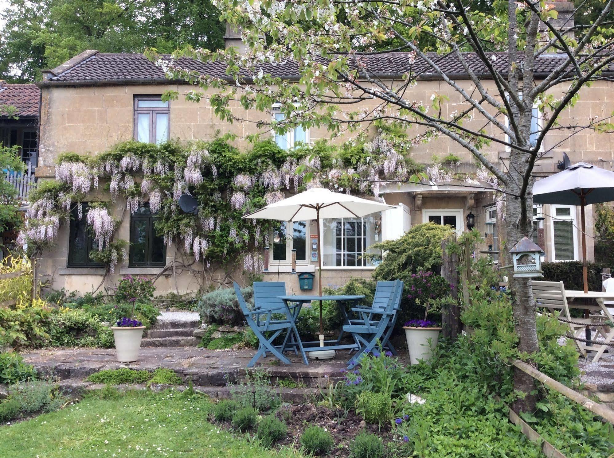 Brooks' View - Romantic Escape With Picturesque Riverside Gardens In Holiday home Bath