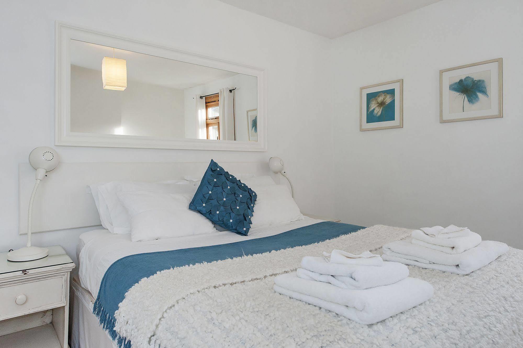 Brooks' View - Romantic Escape With Picturesque Riverside Gardens In Holiday home *