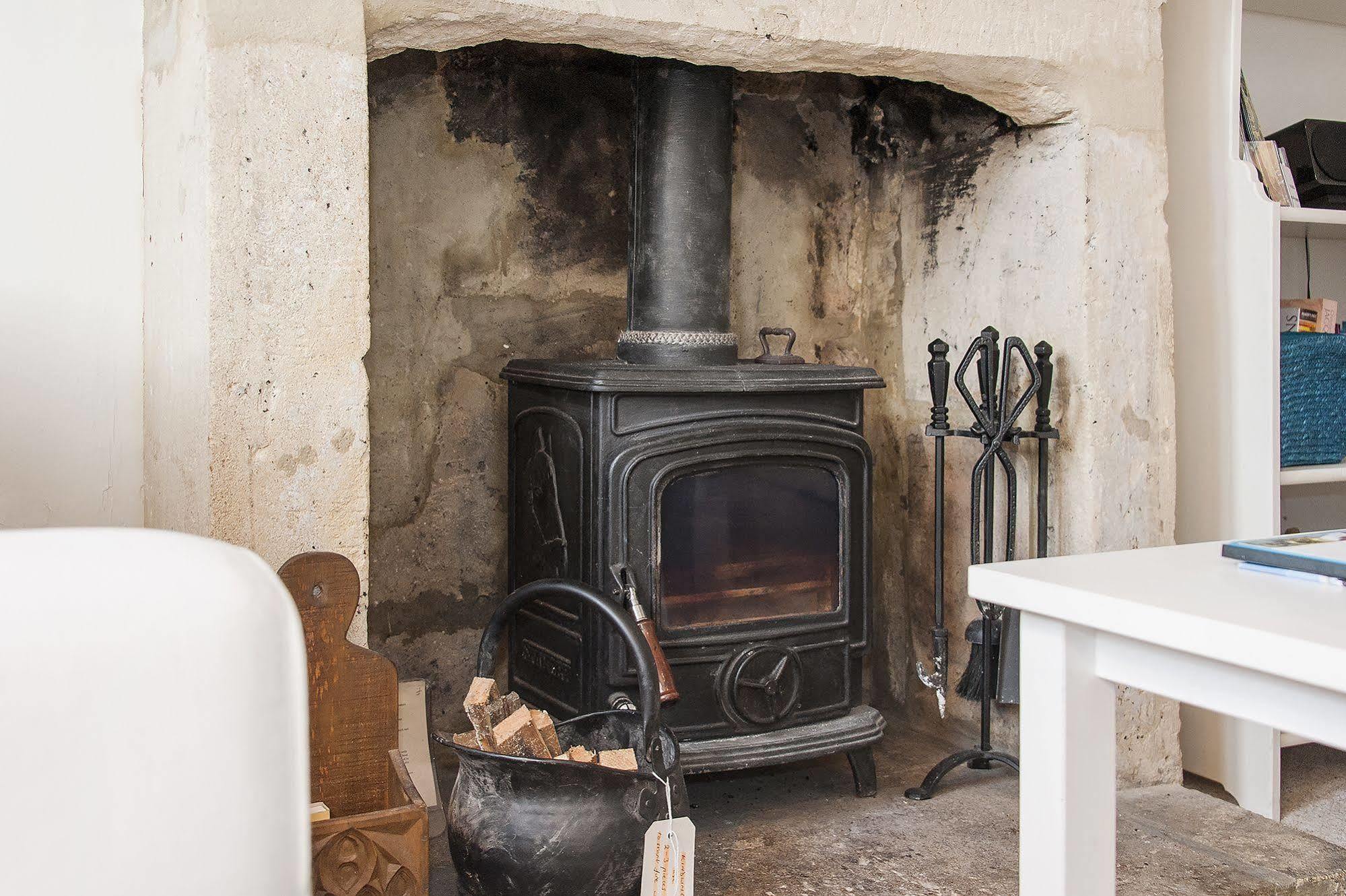 Holiday home Brooks' View - Romantic Escape With Picturesque Riverside Gardens In Bath