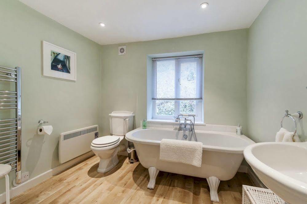 Brooks' View - Romantic Escape With Picturesque Riverside Gardens In Holiday home *