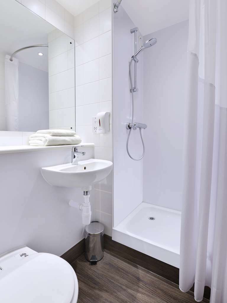 Travelodge Waterside 2*