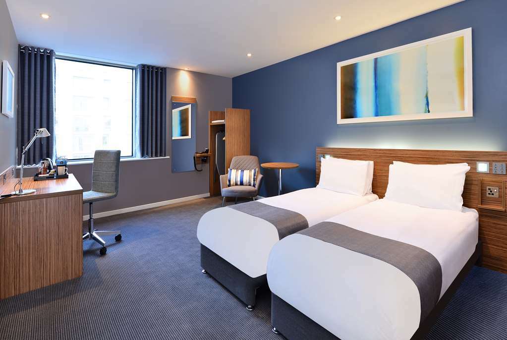 Travelodge Waterside Hotel 2*