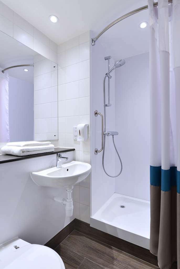 Travelodge Waterside Hotel 2*