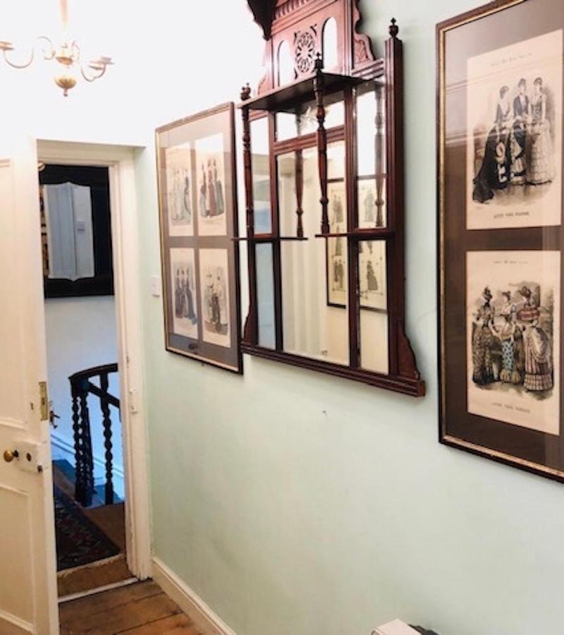 Apartment Lauras Townhouse Dressmakers Salon *