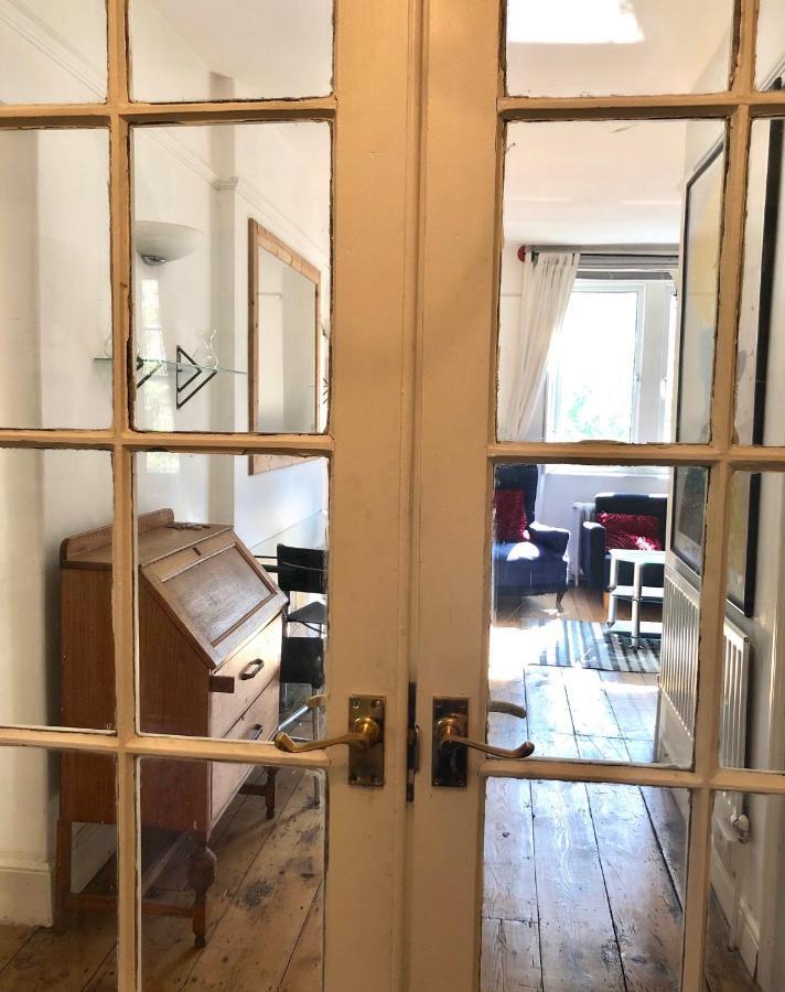 Lauras Townhouse Dressmakers Salon Apartment