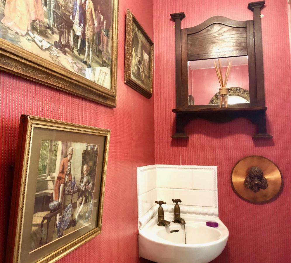 Lauras Townhouse Dressmakers Salon Apartment Bath
